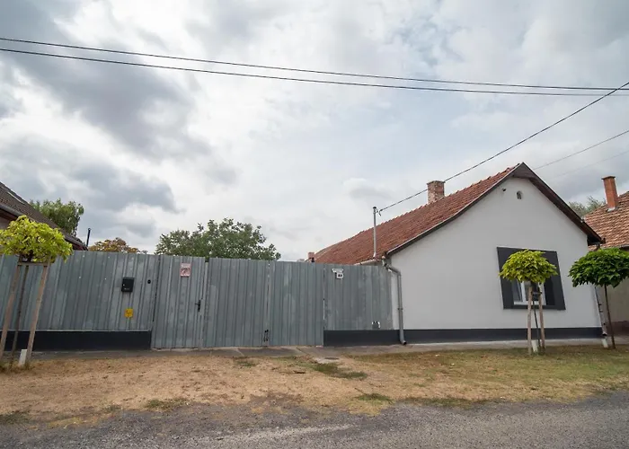 Kun Kucko Vendeghaz Ferienhaus *
